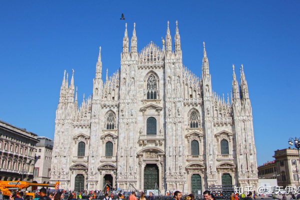 英超15轮阿森纳1-2负维拉仍居榜首，曼城3-0胜桑德兰紧追（英超第15轮：阿森纳1-2不敌维拉仍领跑，曼城3-0胜桑德兰紧追其后）