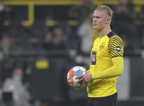 快问快答：C罗倒钩进球。