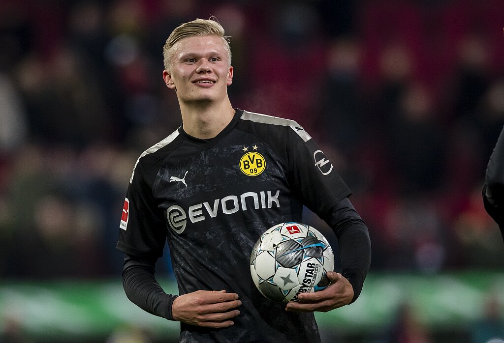 斯洛特头发都愁没了！伤病+停赛，红军VS狼队恐有多达8人缺阵（伤停潮来袭！红军战狼队或缺8将，斯洛特用人犯难）