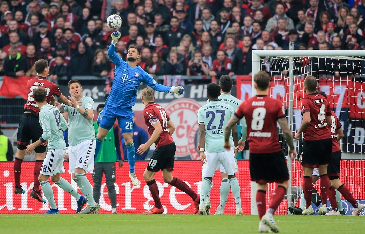 欧冠半场：齐玛乌龙，库杜斯造险，热刺1-0布拉格斯拉维亚