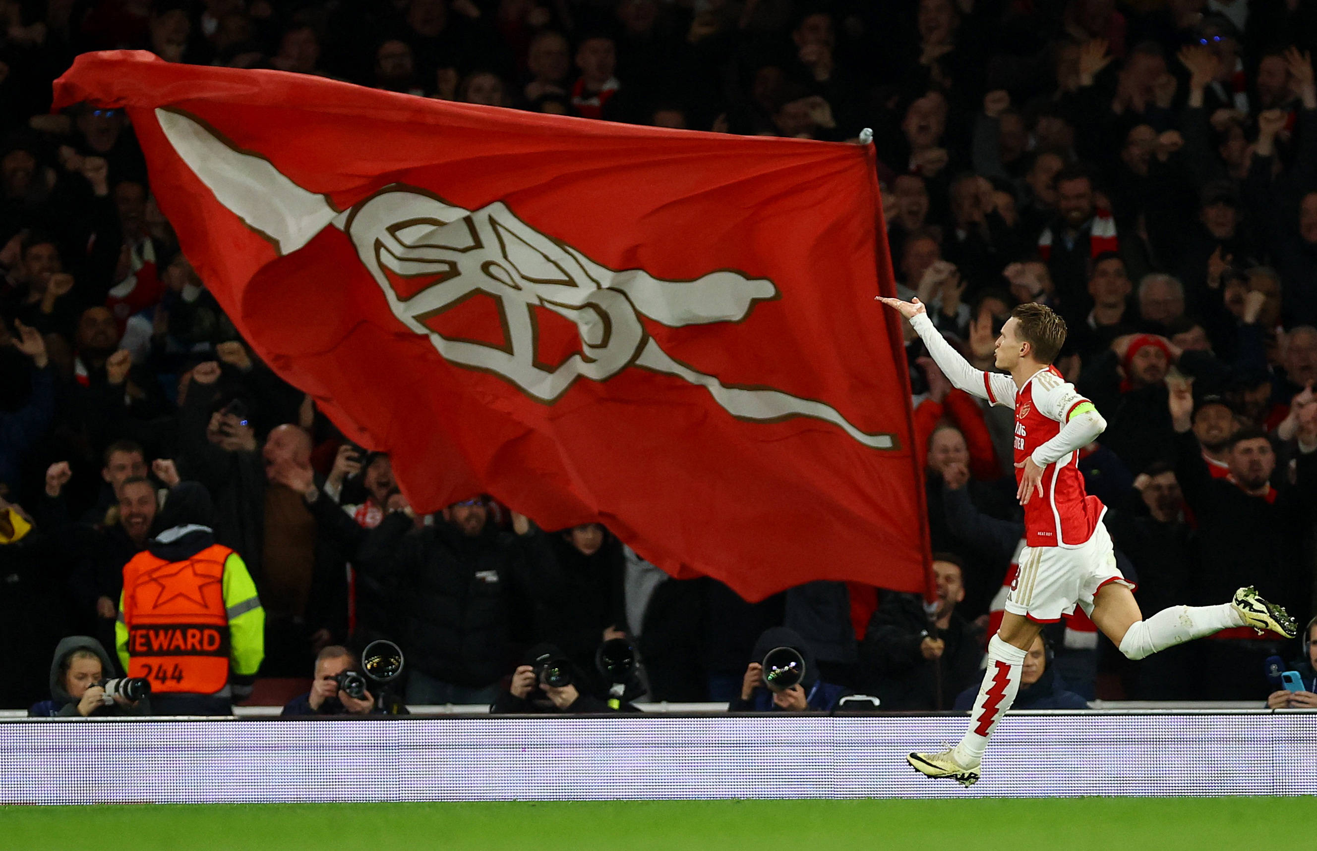 成都蓉城客场挑战神户胜利船，力争在亚冠赛场扭转颓势，力争晋级淘汰赛。