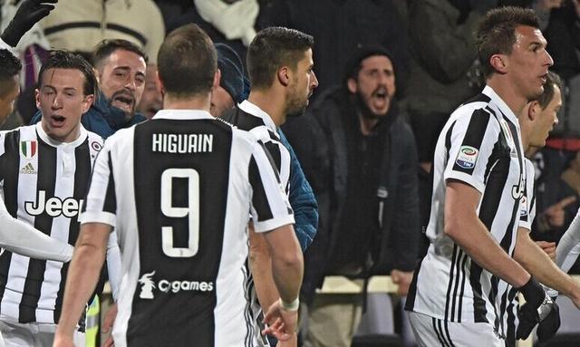 澳超半场：双方破门乏术，悉尼FC暂0-0墨尔本胜利（澳超半场：悉尼FC与墨尔本胜利互交白卷，比分暂为0-0）