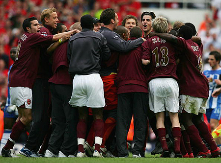 欧冠战报：孔德双响，克瑙夫破门，巴塞罗那2-1法兰克福（欧冠简报：孔德梅开二度，克瑙夫建功，巴塞罗那2-1力克法兰克福）