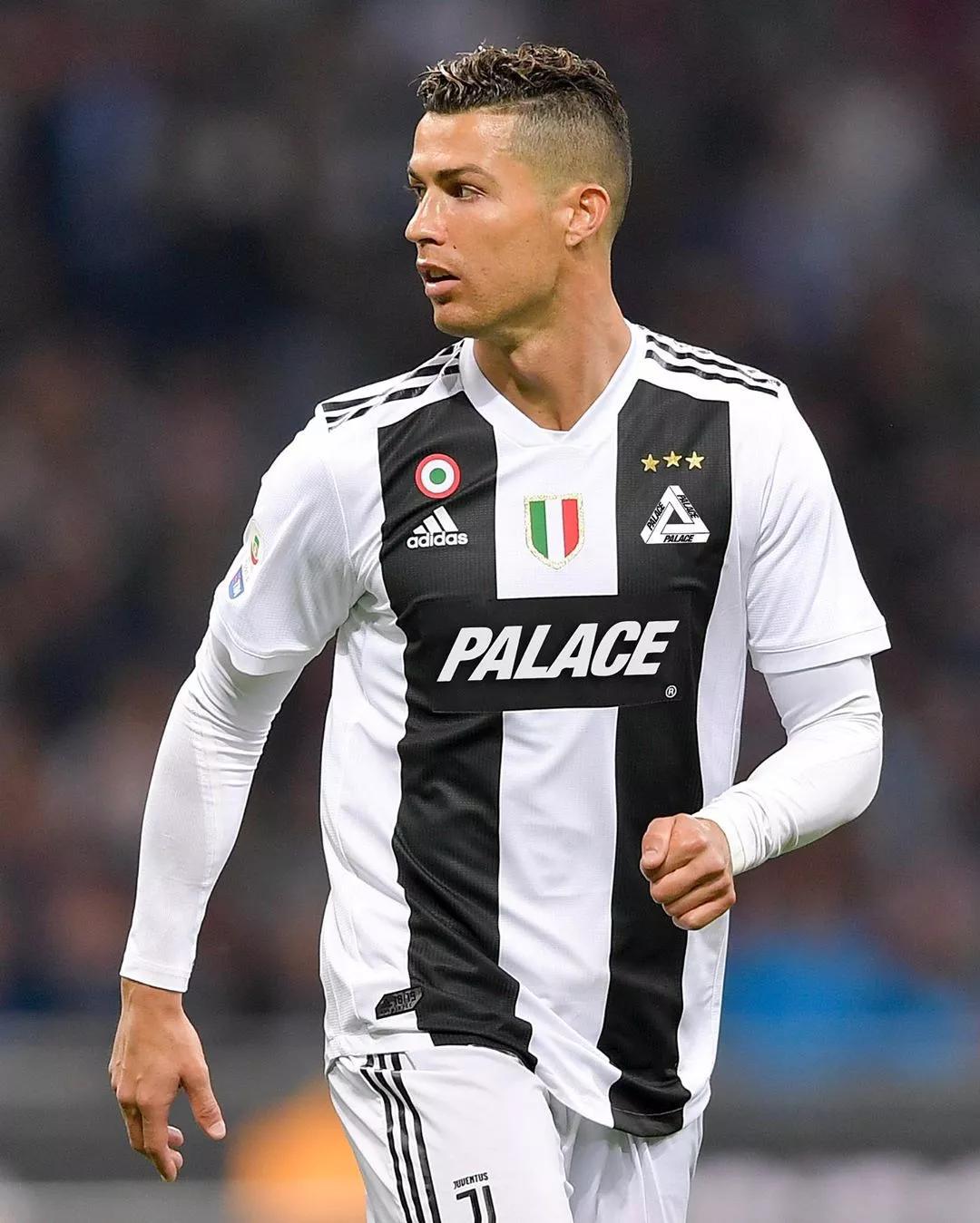 队报：里昂计划1月引进一名中卫，已经联系了切尔西的迪萨西