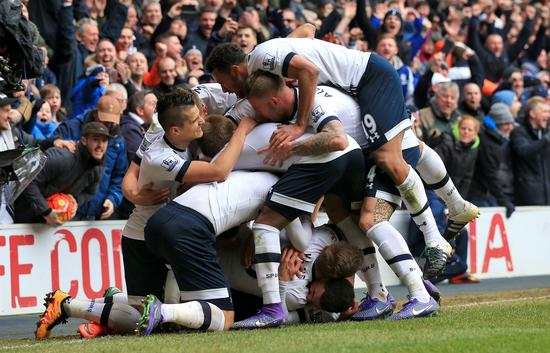 英超受大雪影响多场比赛延期（暴雪致英超多场比赛推迟）