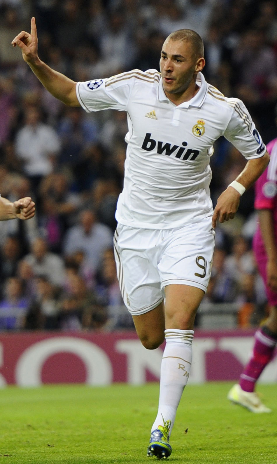 马斯坦托诺被登记在二队，皇马国王杯首发只能用3名青训球员（马斯坦托诺注册为二队，皇马国王杯首发仅能启用3名青训球员）