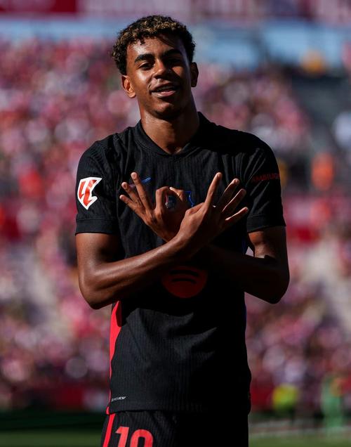 阿劳霍在巴萨已被罚下5次，本世纪仅次于皮克、莫塔和马克斯