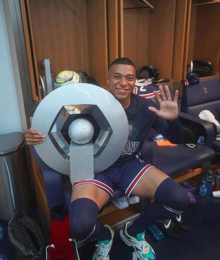 法兰克福与中国足协开展深度交流，围绕多个议题展开深度讨论（法兰克福与中国足协深入对话，聚焦多项议题）