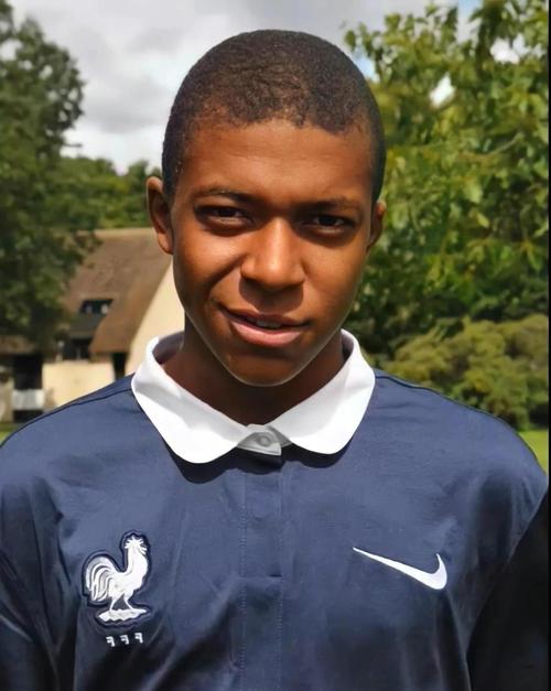 澳超半场：科斯格罗夫失良机，西悉尼流浪者暂0-0奥克兰（澳超上半场：科斯格罗夫错失良机，西悉尼流浪者与奥克兰互交白卷）