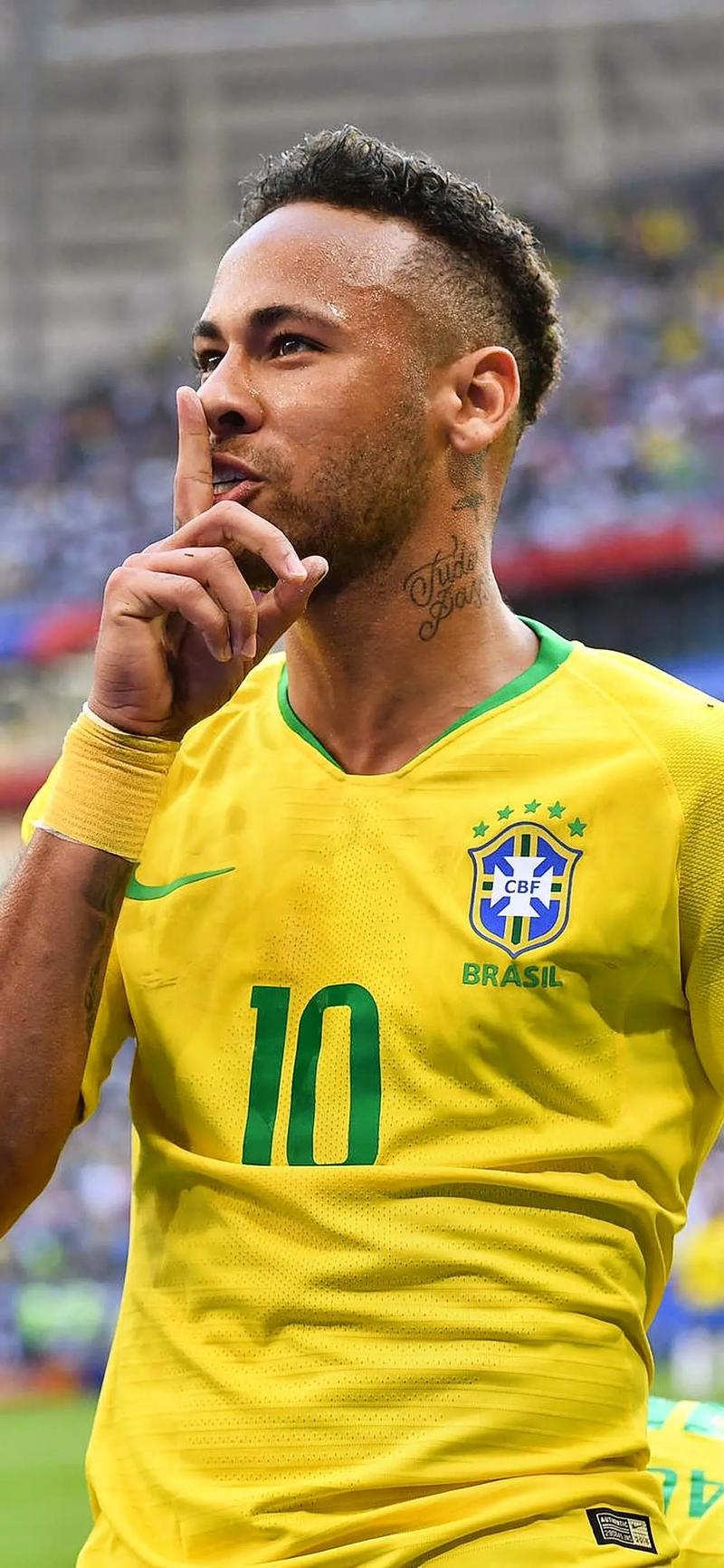 国脚赛后晒训练照，状态回暖